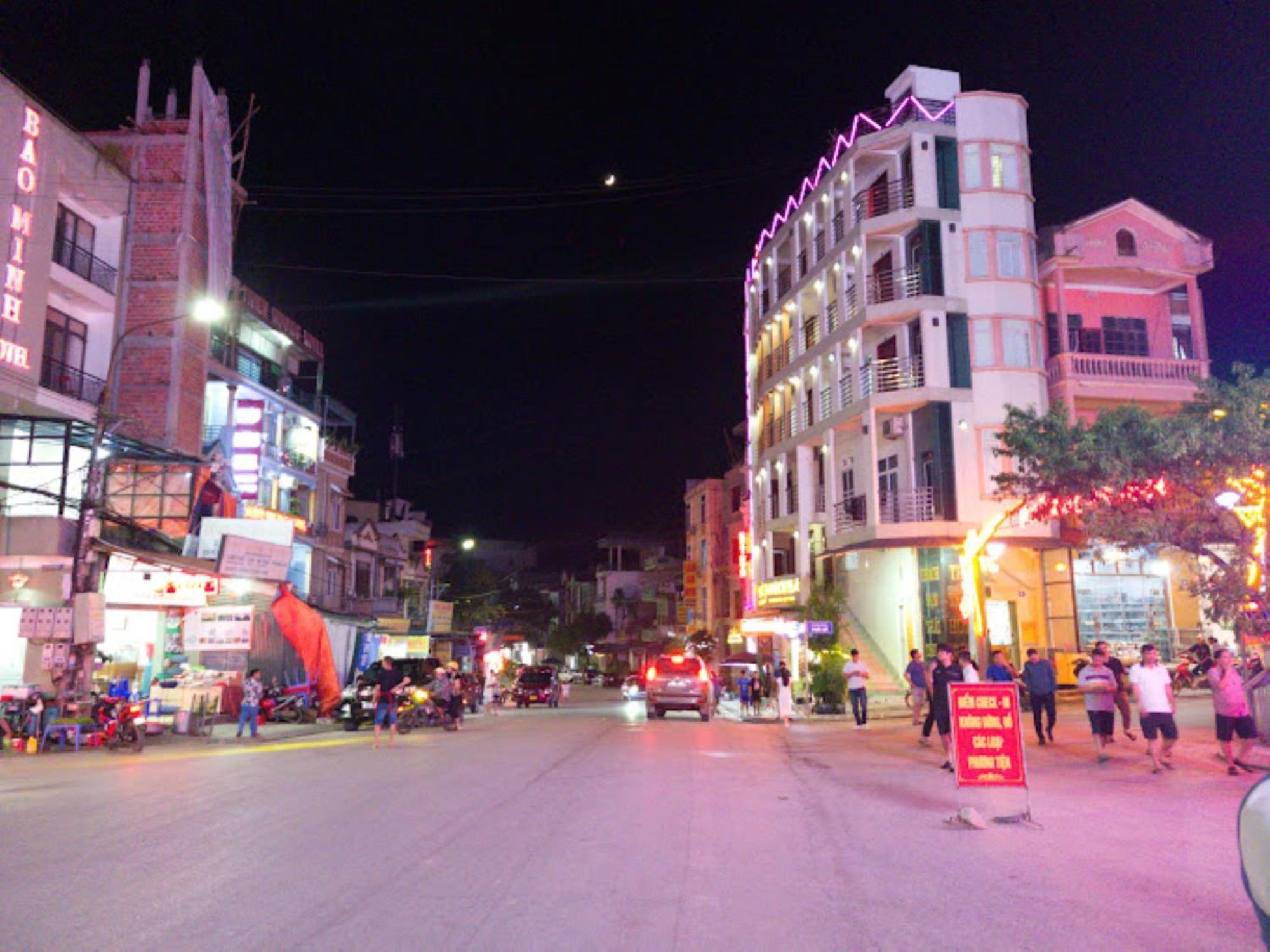 Thai Thinh Hotel Đồng Văn Esterno foto